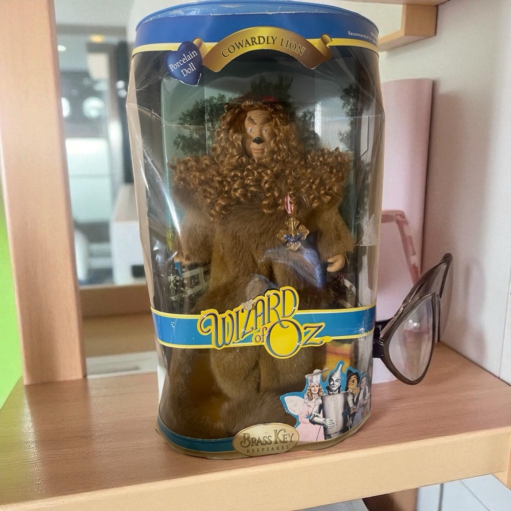 Wizard of Oz Cowardly Lion Collectible Doll PORCELAIN